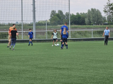 Laatste training S.K.N.W.K. JO10-1 (partijtje tegen de ouders) van woensdag 22 mei 2024 (106/133)